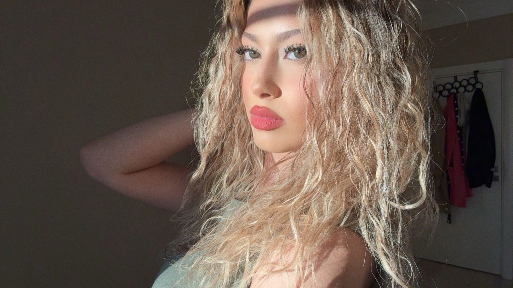 Nur Topaloğlu Modellik Kariyerinde Yeni Bir Döneme Adım Atıyor