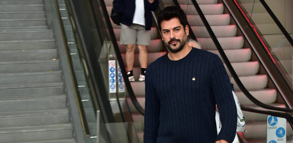 YAKIŞIKLI OYUNCU ZORLU’DA