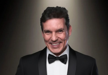 Koray Karaca’dan Yeni Komedi Fırtınası: “Şeydeki Şey” Sahneyi Sallıyor