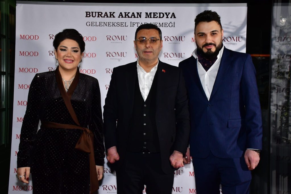 Burak Akan’ın Geleneksel İftar Daveti Magazin Dünyasını Bir Araya Getirdi