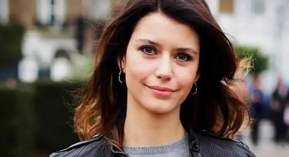 Beren Saat Kimdir? Kaç Yaşında, Nereli, Boyu Kaç, Eşi Kim? Hangi Dizilerde ve Filmlerde Oynadı? Beren Saat’in Hayatı ve Kariyeri