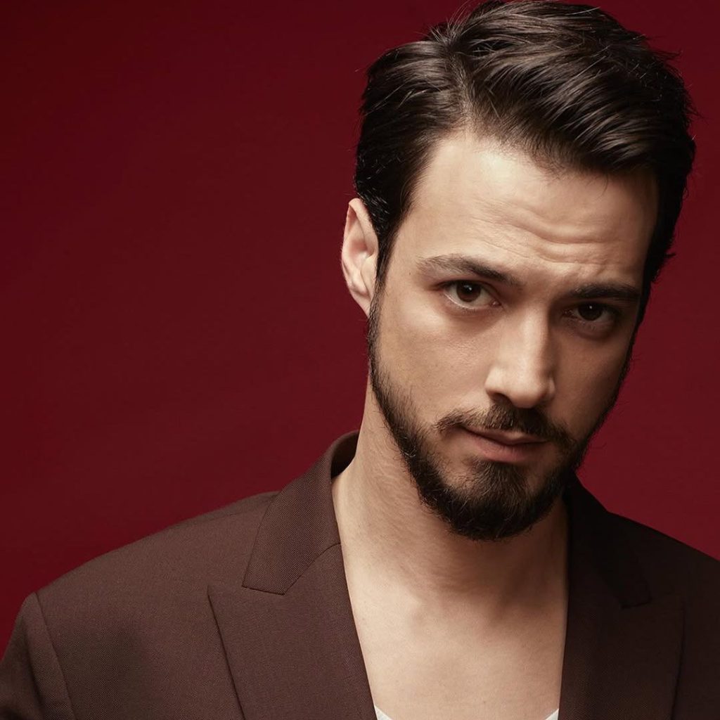 Mert Yazıcıoğlu Kimdir? Kaç Yaşında, Nereli, Boyu Kaç, Sevgilisi Kim? Hangi Dizilerde Oynadı? Mert Yazıcıoğlu’nun Hayatı ve Kariyeri