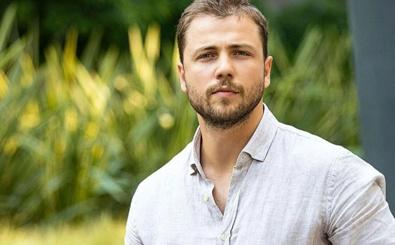 Tolga Sarıtaş Kimdir? Kaç Yaşında, Nereli, Boyu Kaç, Sevgilisi Kim? Hangi Dizilerde ve Filmlerde Oynadı? Tolga Sarıtaş’ın Hayatı ve Kariyeri