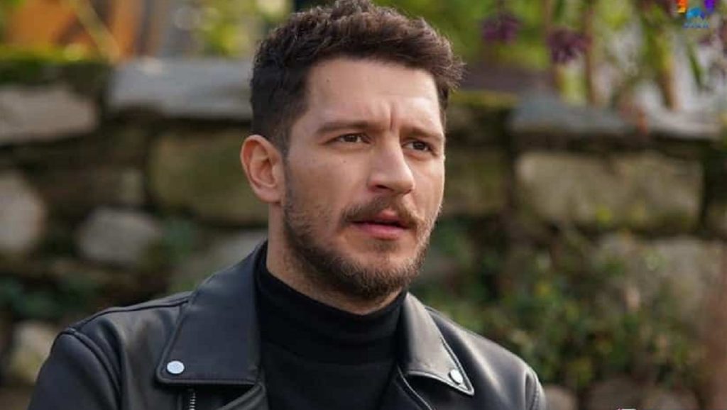 Uraz Kaygılaroğlu Kimdir? Kaç Yaşında, Nereli, Boyu Kaç, Sevgilisi Kim? Hangi Dizilerde ve Filmlerde Oynadı? Uraz Kaygılaroğlu’nun Hayatı ve Kariyeri