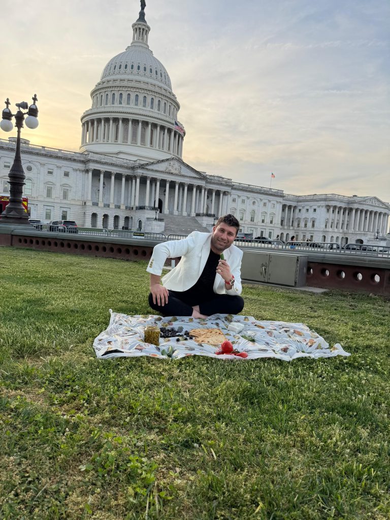 Washington’da Sürpriz Piknik! YTL Osman Amerikan Kongresi Önünde Gündem Oldu