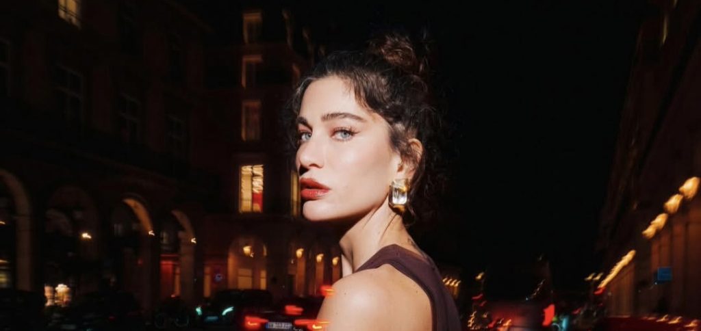 Berrak Tüzünataç Kimdir? Kaç Yaşında, Nereli, Boyu Kaç? Berrak Tüzünataç’ın Hayatı ve Oyunculuk Kariyeri