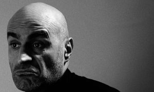 ALPER KUL HEM SAHNEDE HEM DİJİTALDE SEVENLERİYLE BULUŞUYOR