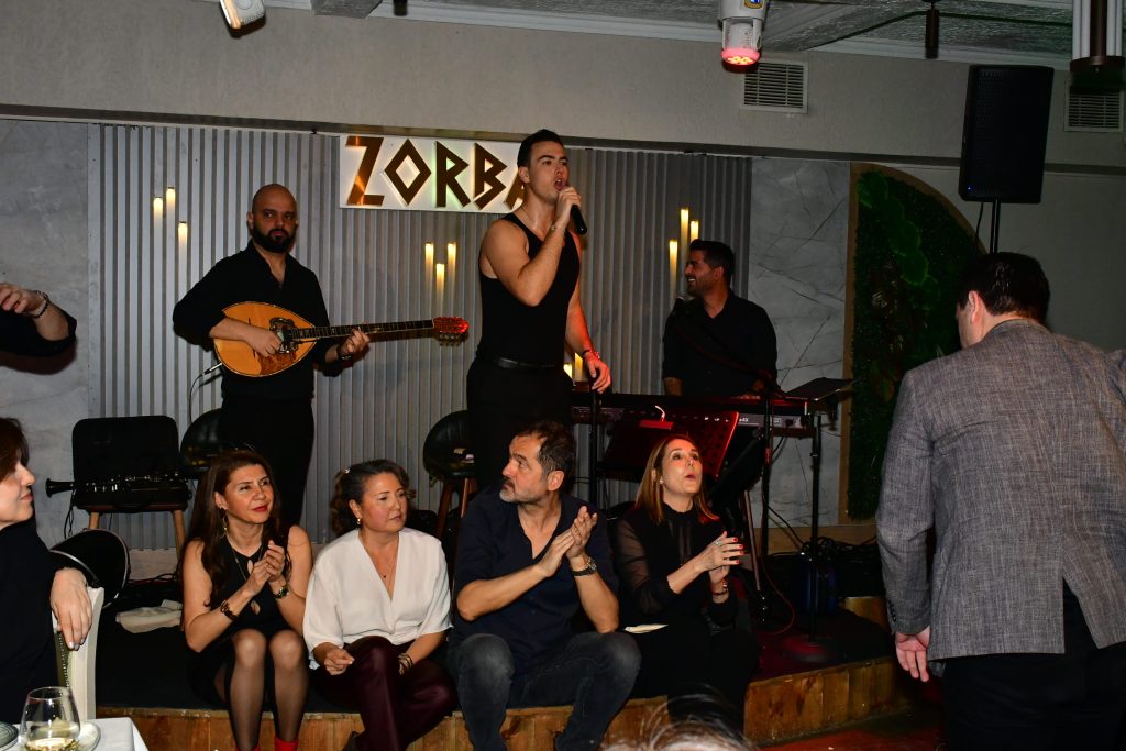 İstanbul Gecelerinde Sirtaki Fırtınası: George Klontzas Zorba Taverna’yı Coşturdu