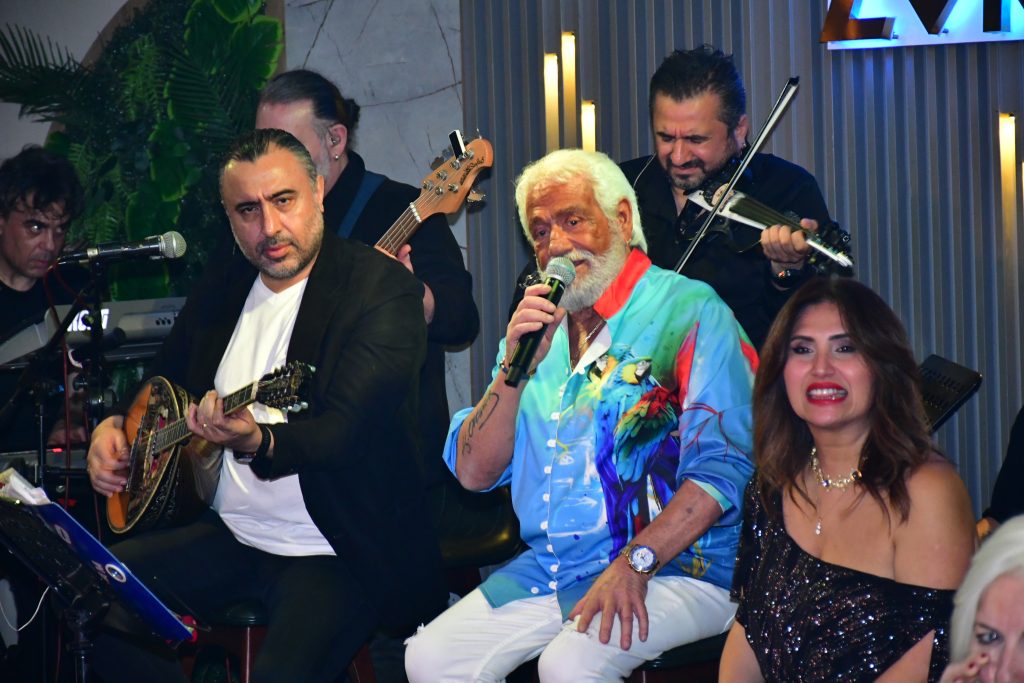 Fedon’dan Zorba Taverna’da Olay Gecesi! 30 Yıl Sonra Gelen Albüm İtirafı ve Sert Sözler Gündem Oldu