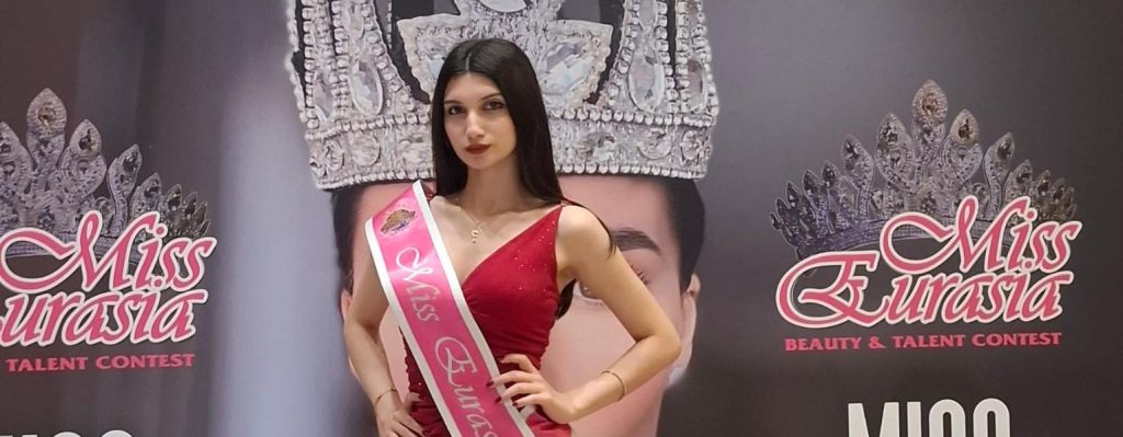 Beyza Sarı, Miss Eurasia Sahnesinde Türkiye’nin Zarafetini Dünyaya Taşıdı
