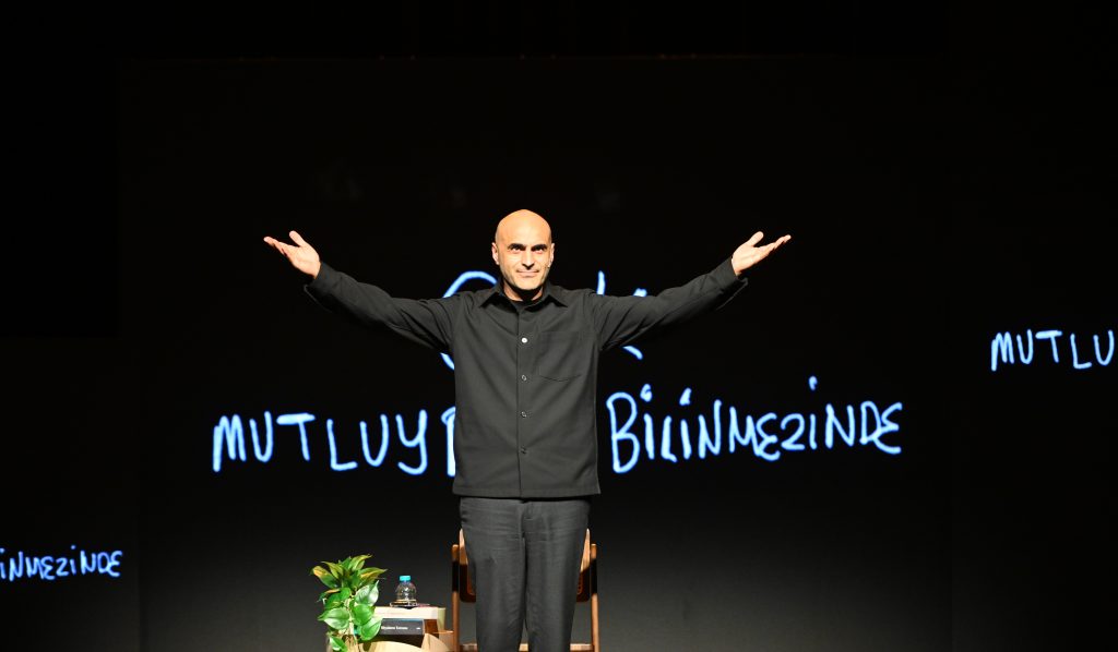 Alper Kul’dan TÜRSAK Vakfı İçin Unutulmaz Gece! “Çok Tatlı Bi Hikaye Ama Finalde Üzüyor Az Biraz” Büyük İlgi Gördü