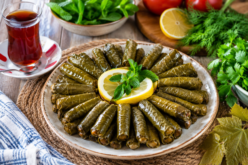 Helin Nazlı Çoban yazdı: Çiğ dolma mı olur demeyin! Ege’nin serinleten lezzeti sofraların yıldızı oluyor