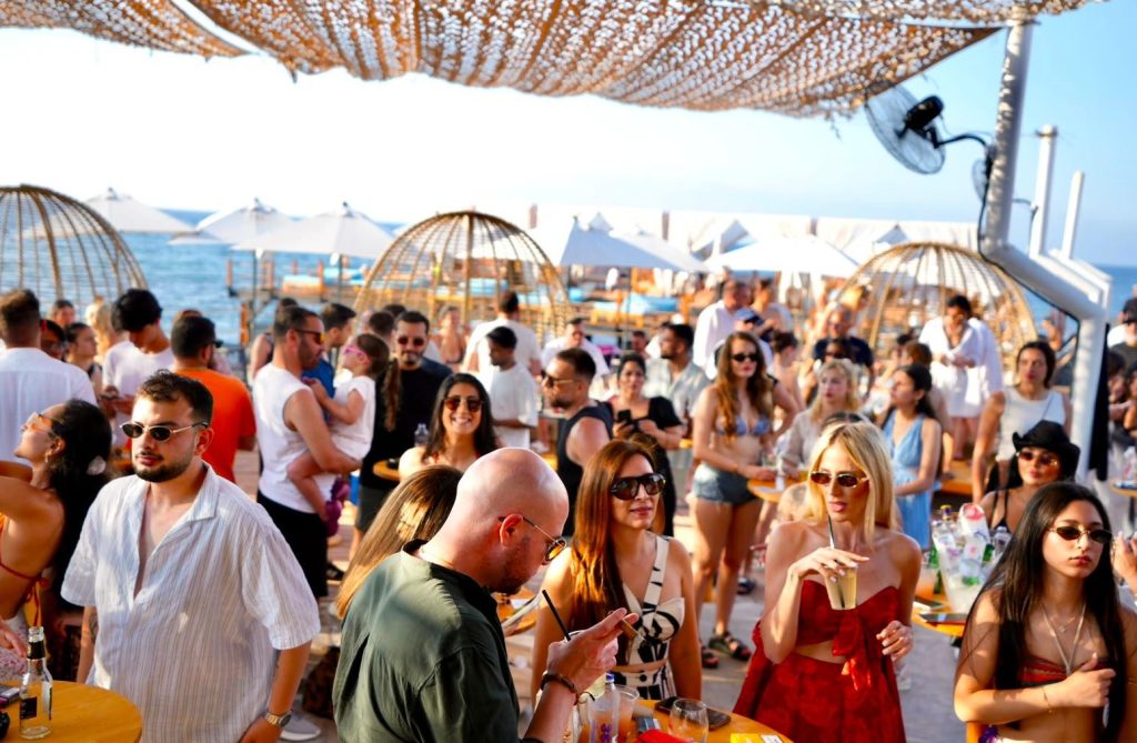Ülfet Beach Club, 2026 Yaz Sezonuna OMNYA Konseriyle Merhaba Dedi